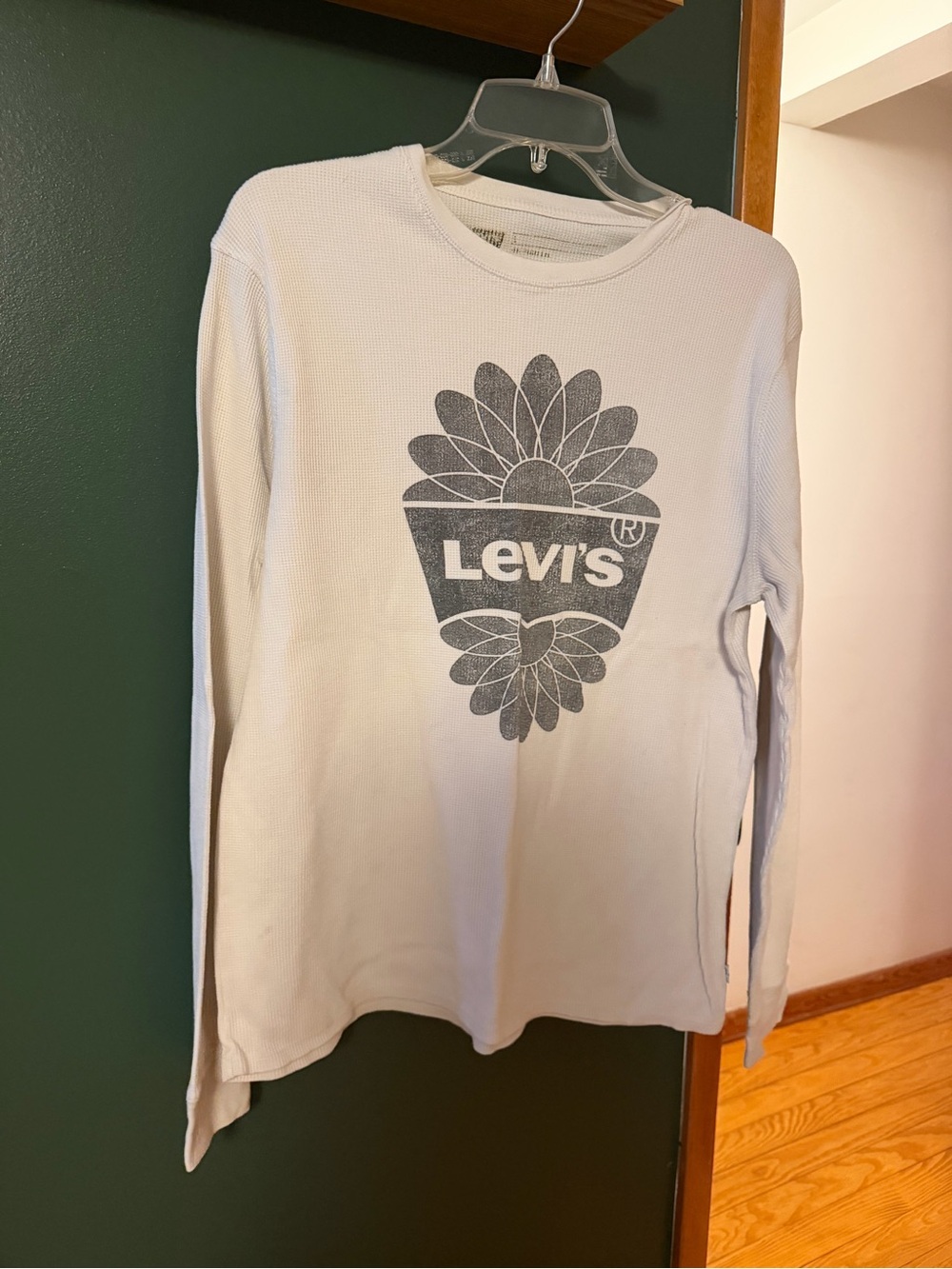 Levi's White Long-Sleeve Floral Logo Thermal Tee